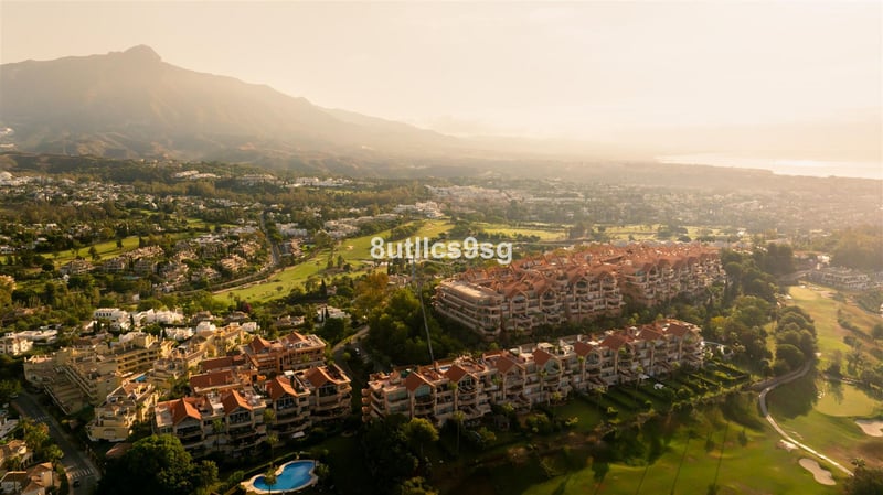 Apartment in Nueva Andalucia - view 1