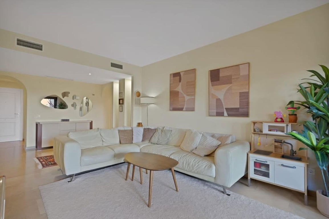 Apartment in La Duquesa - Image 3