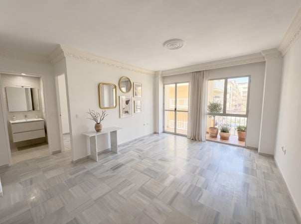 Apartment in San Luis de Sabinillas - view 1
