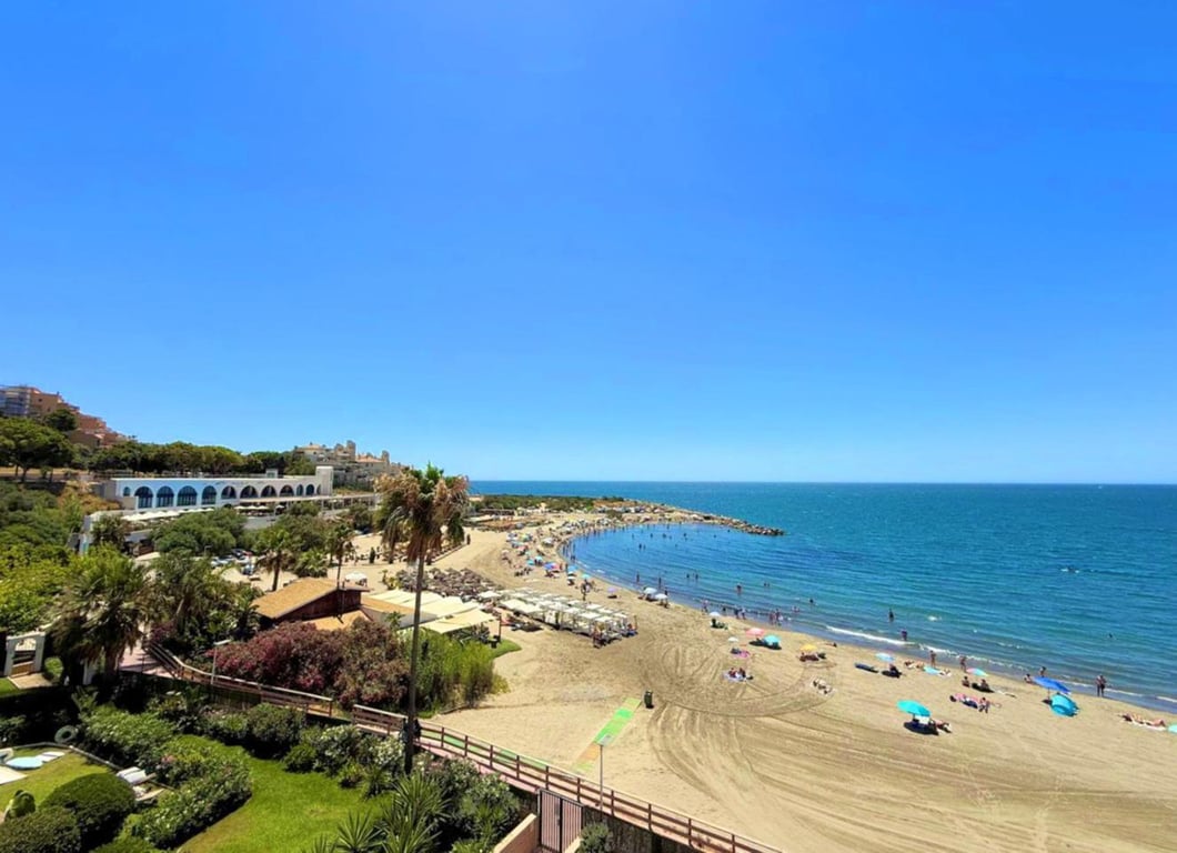 Apartment in Estepona - Image 2