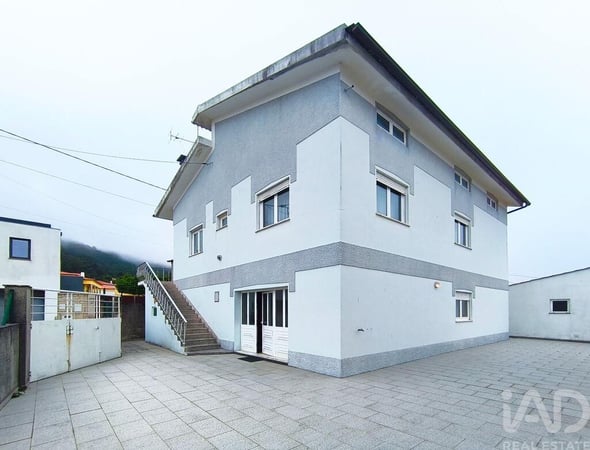 House in Viana do Castelo - view 1