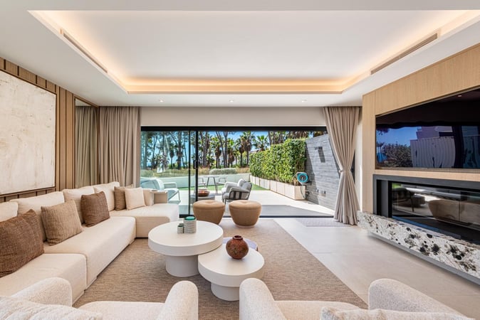 Villa in Estepona - view 1
