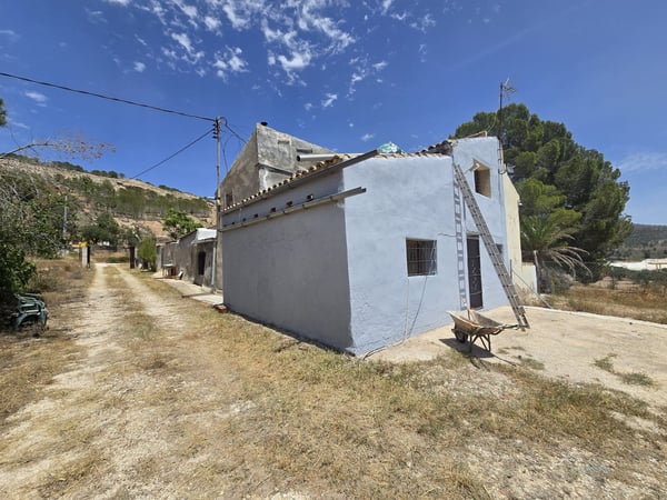 House in Pinoso - view 1