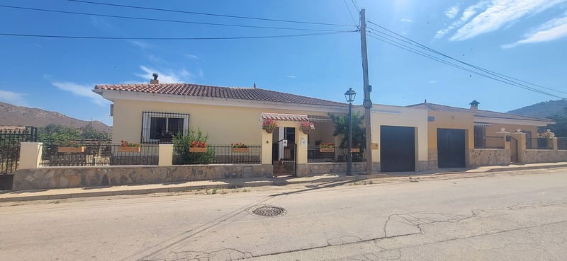 House in La Canada de la Lena - view 1