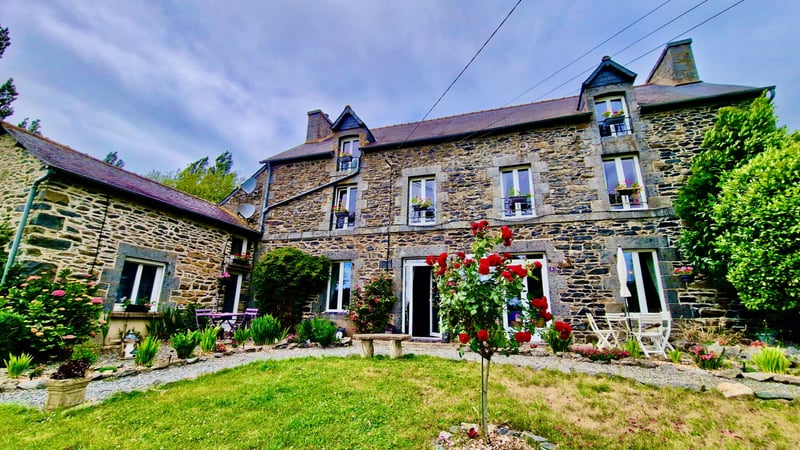 House in Le Mene - view 1