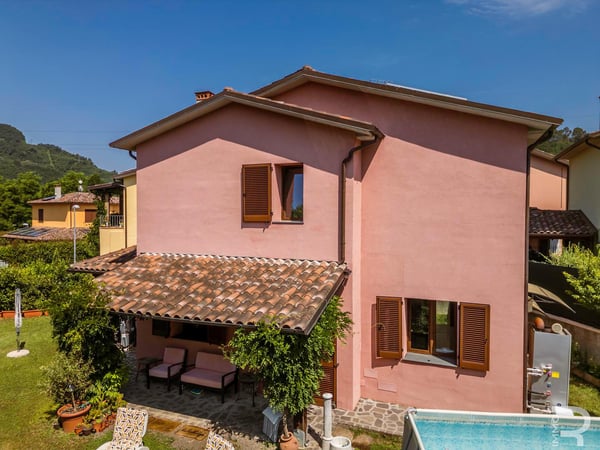Villa in Bagni di Lucca - view 1