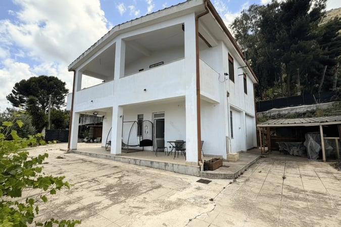 House in Salina - view 1