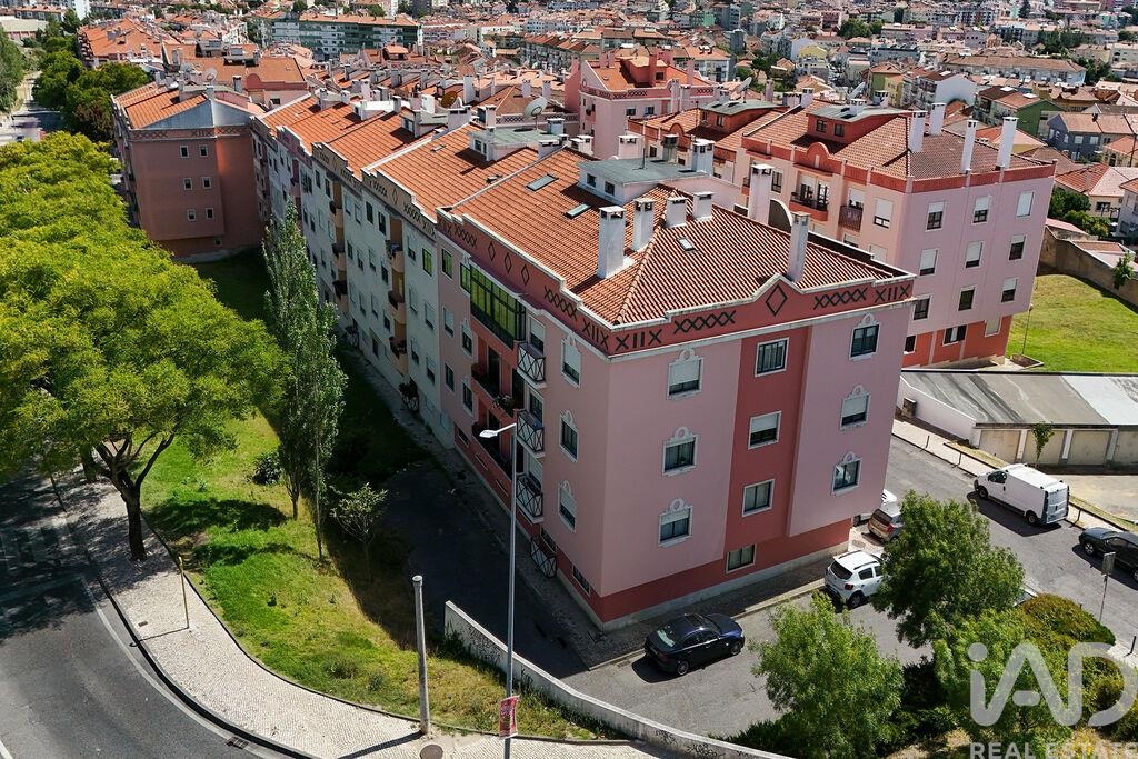 Apartment in Algueirao - Image 2