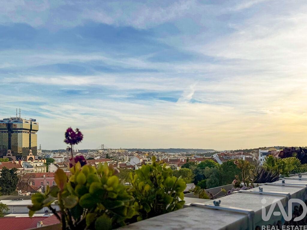 Apartment in Campolide - Image 2