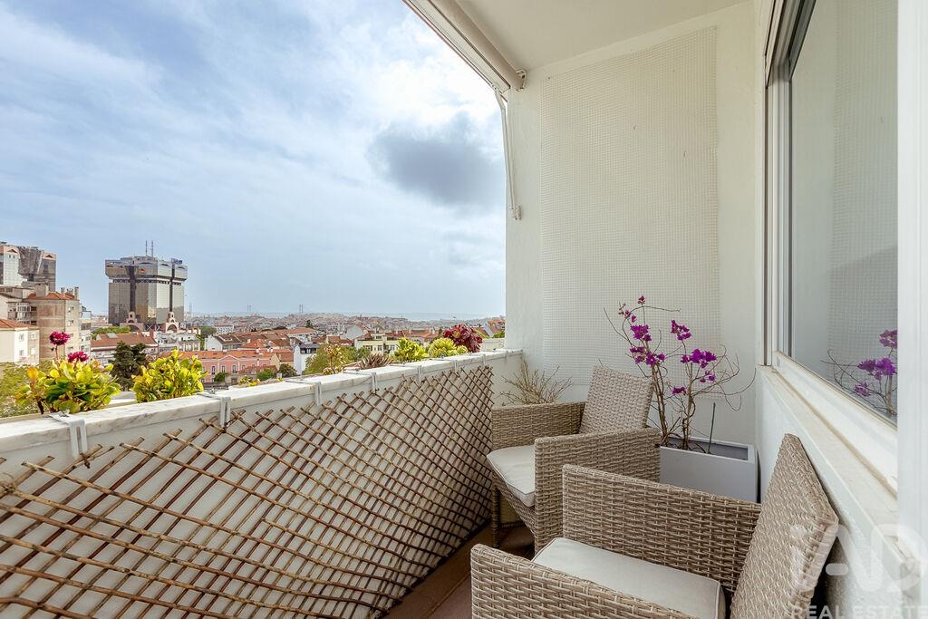 Apartment in Campolide