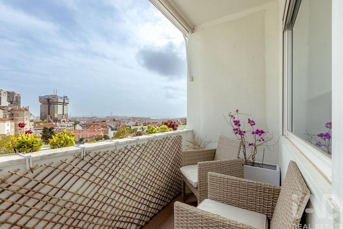 Apartment in Campolide - view 1
