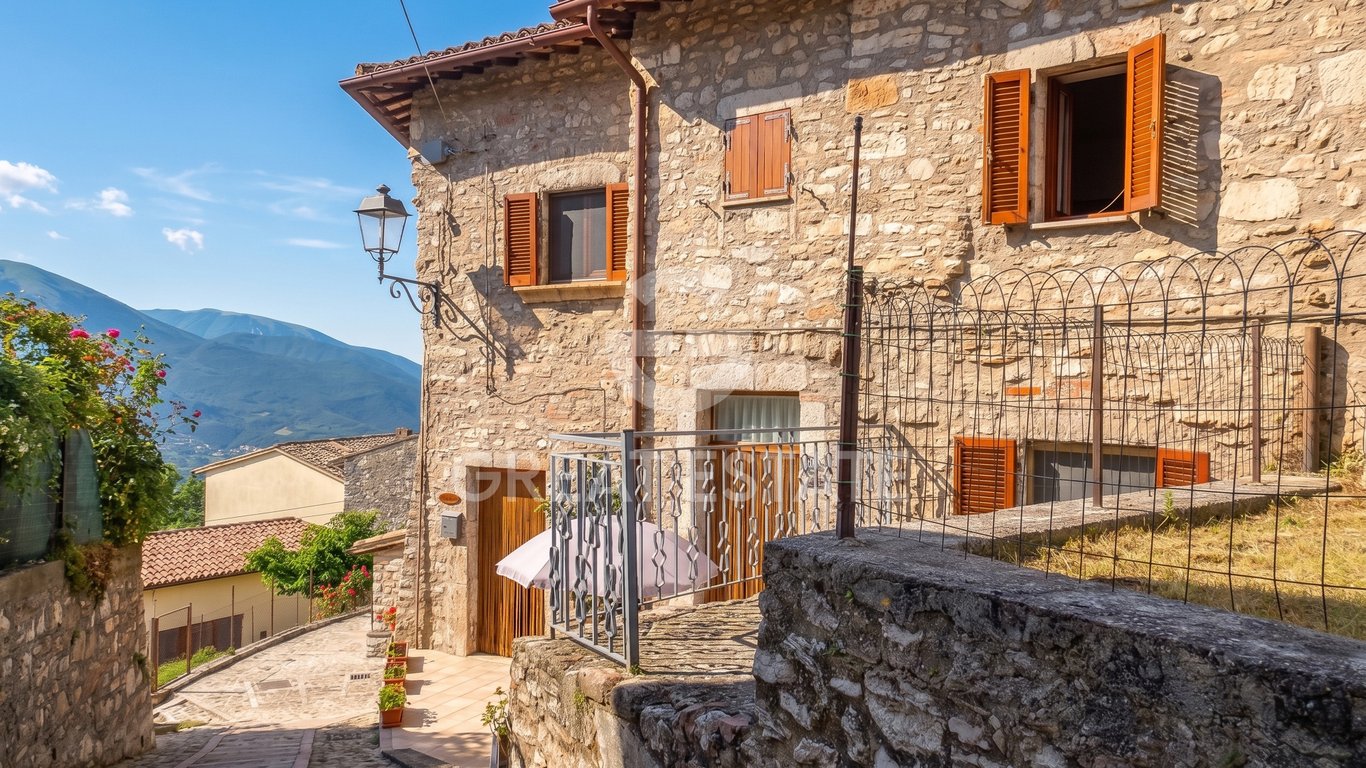 House in Vallo di Nera - Image 3