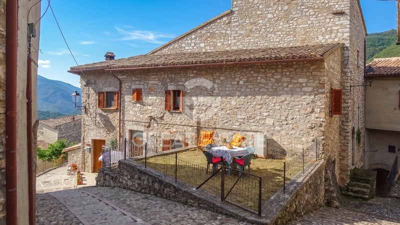 House in Vallo di Nera - view 1