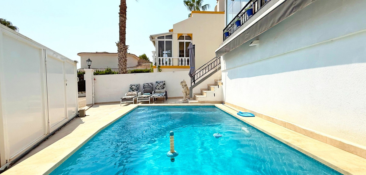 Villa in Villamartin - Image 2
