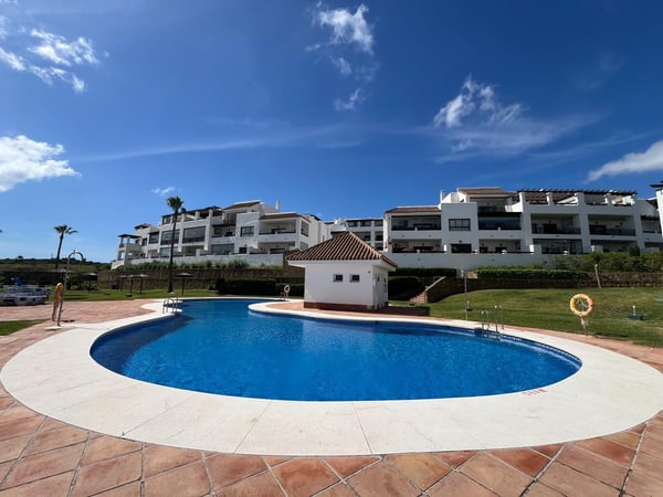 Apartment in La Alcaidesa - view 1