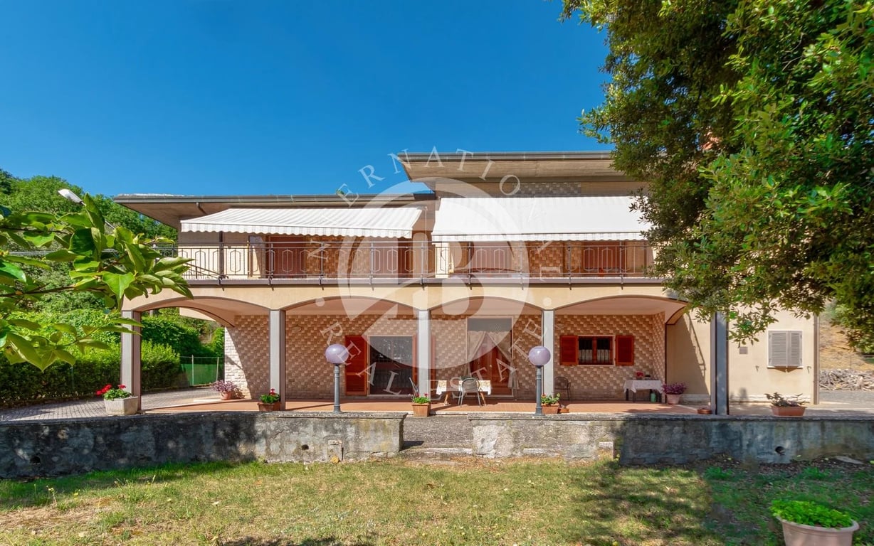 Villa in Sant'Albino - Image 2
