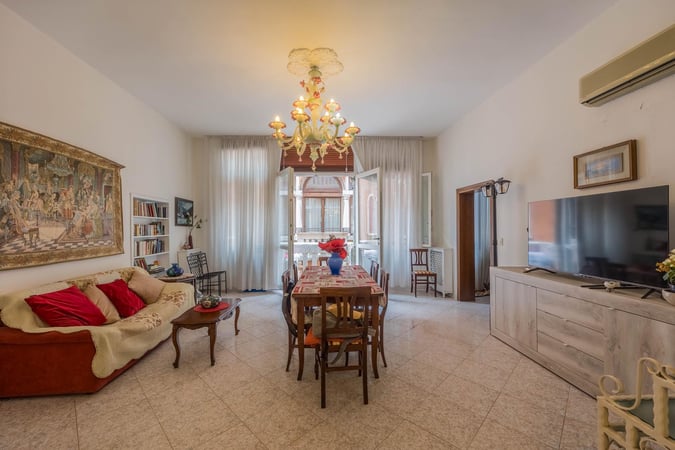 House in Venice - view 1