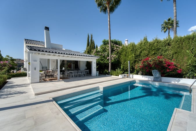 Villa in Benahavis - view 1
