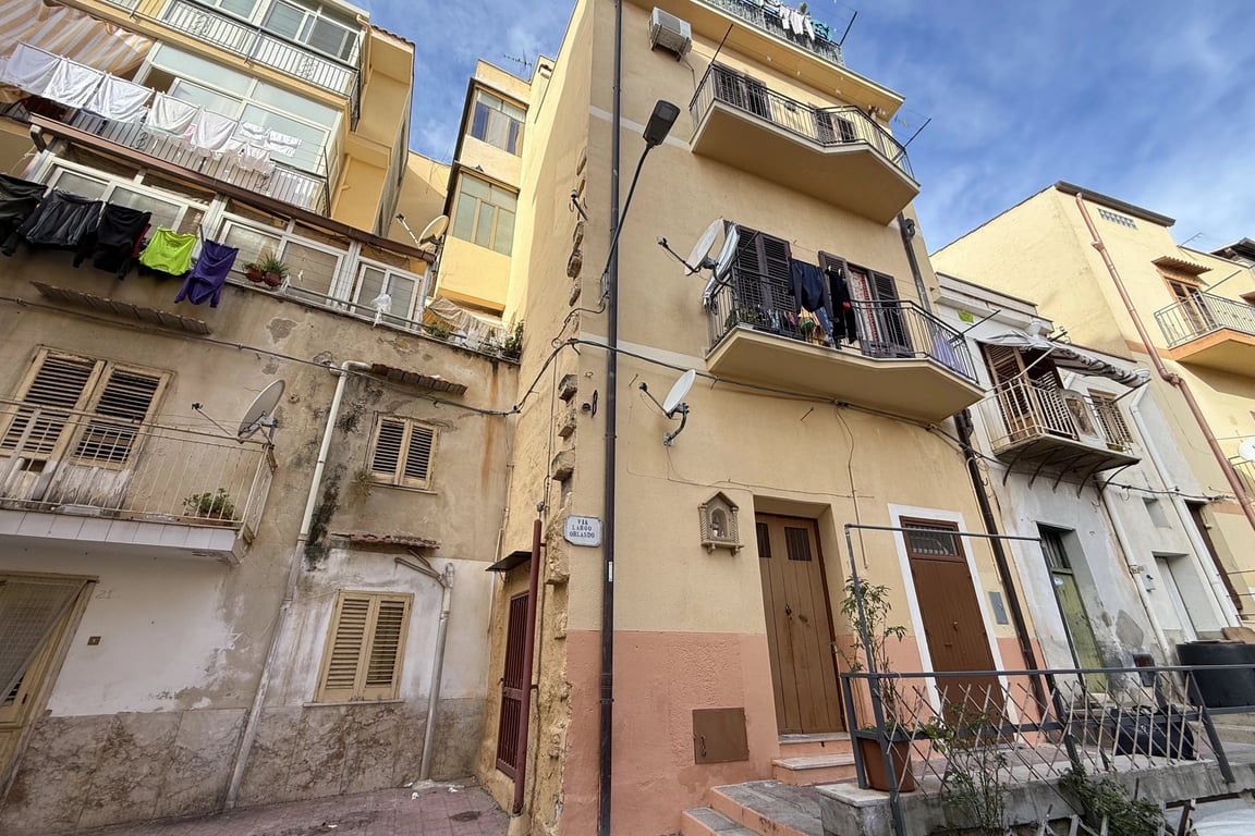 Apartment in Porticello - Image 2