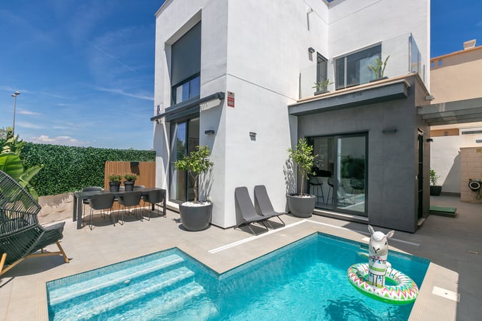 House in Villamartin - view 1