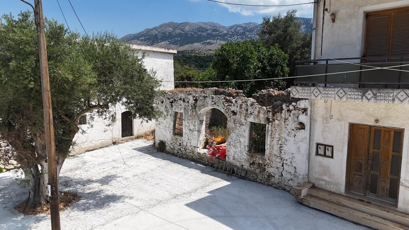 Land in Alikambos - view 1