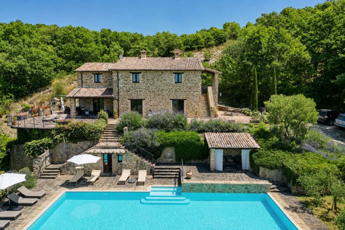 House in Castiglion Fiorentino - view 1