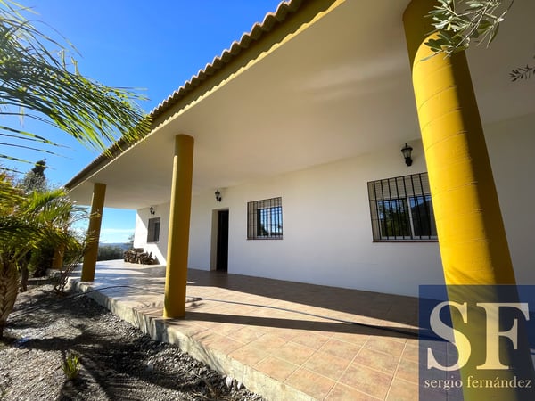 Villa in Canillas de Aceituno - view 1