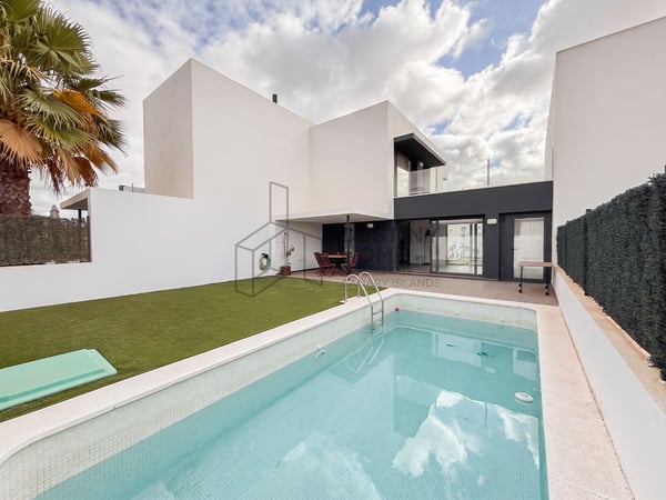 House in Oliva, La - view 1