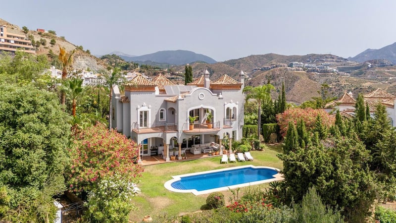 Villa in Lomas de la Quinta - view 1