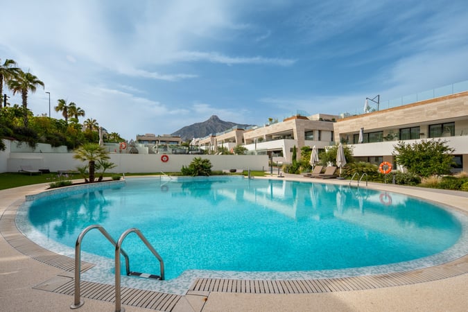 Apartment in Nueva Andalucia - view 1