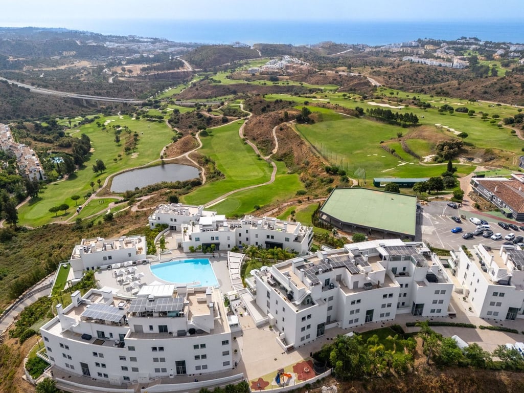 Apartment in La Cala De Mijas - Image 2