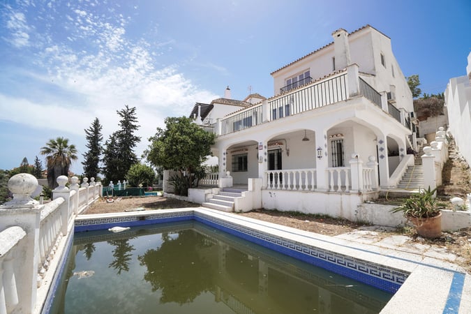 Villa in Nueva Andalucia - view 1