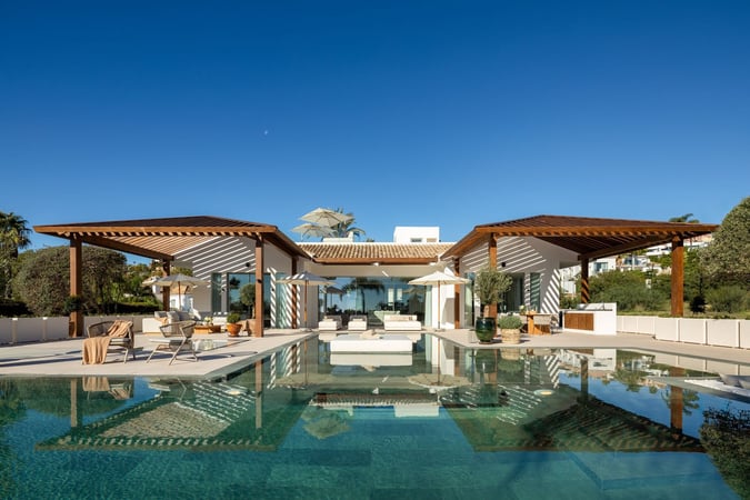 Villa in Nueva Andalucia - view 1