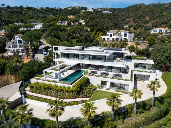 Villa in Benahavis - view 1