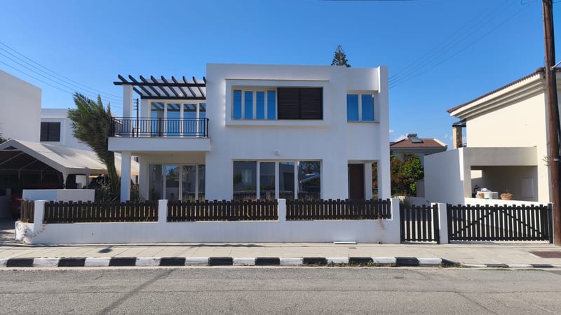 House in Parekklisha - view 1
