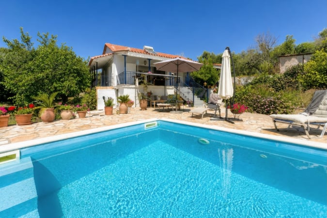 Villa in Chomatada - view 1