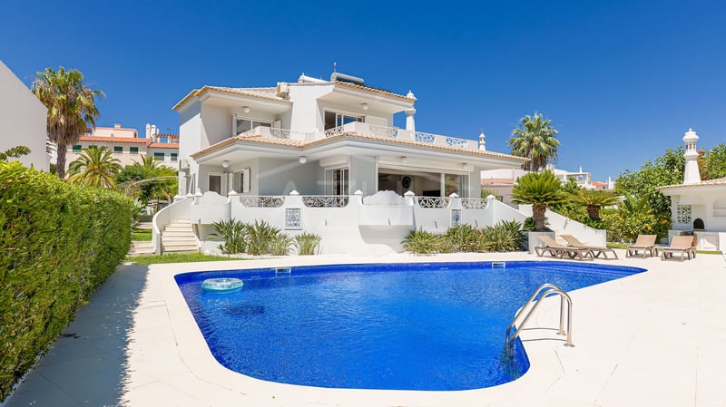 Villa in Vilamoura - view 1