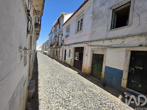 House in Estremoz (Santo Andre) - view 1