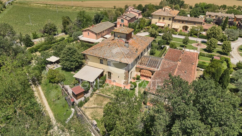 House in Arezzo - view 1
