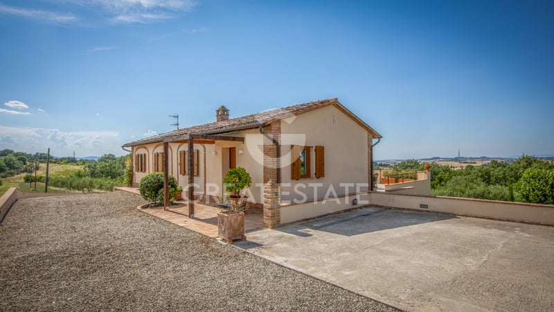 House in Cantagallina - view 1