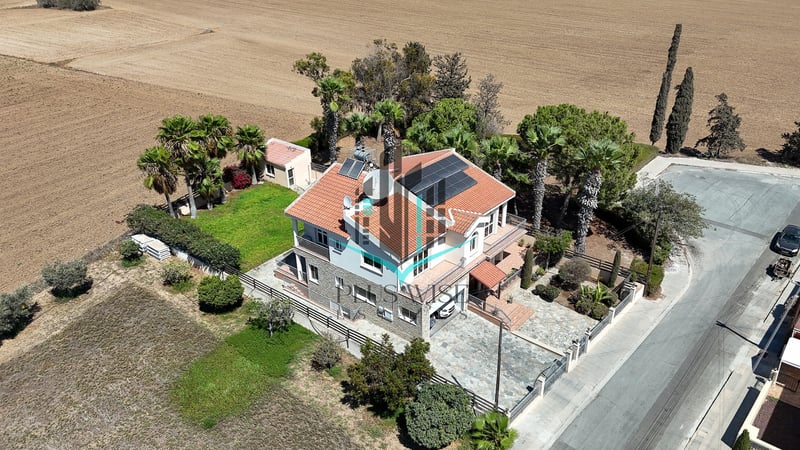 Villa in Kiti - view 1
