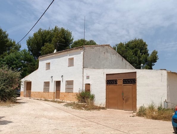 House in Yecla - view 1