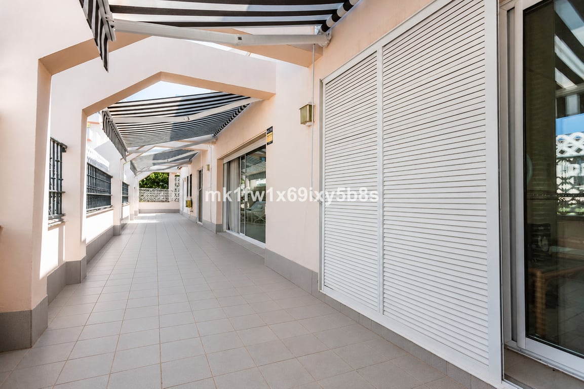 Apartment in Marbella - Image 2