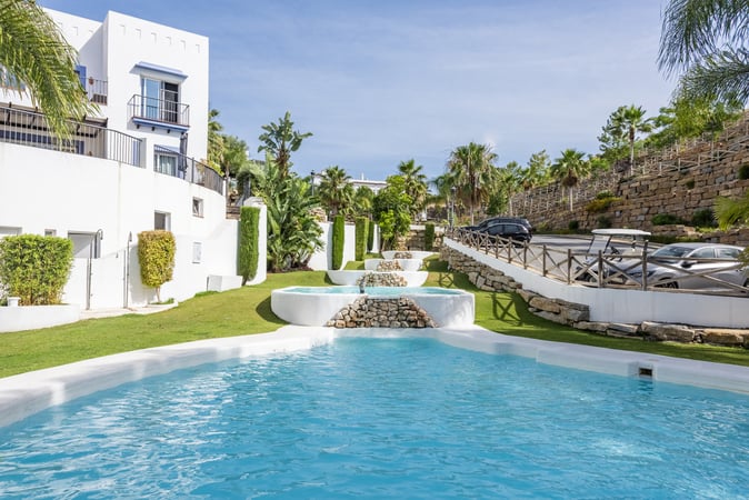 Apartment in Benahavis - view 1