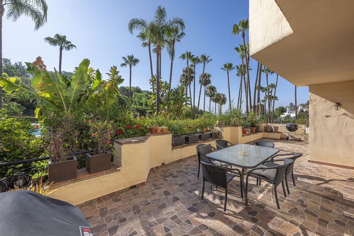 Apartment in Nueva Andalucia - Image 3