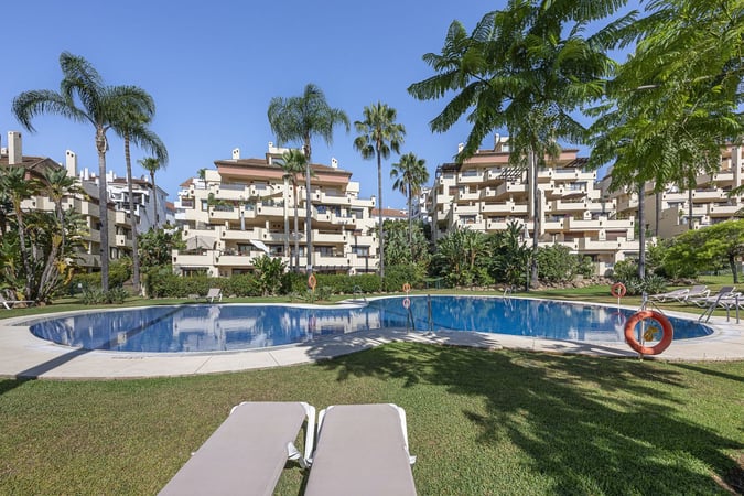Apartment in Nueva Andalucia - view 1