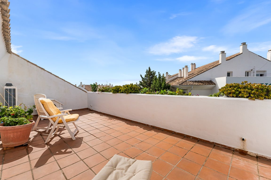 Apartment in Guadalmina - Image 2