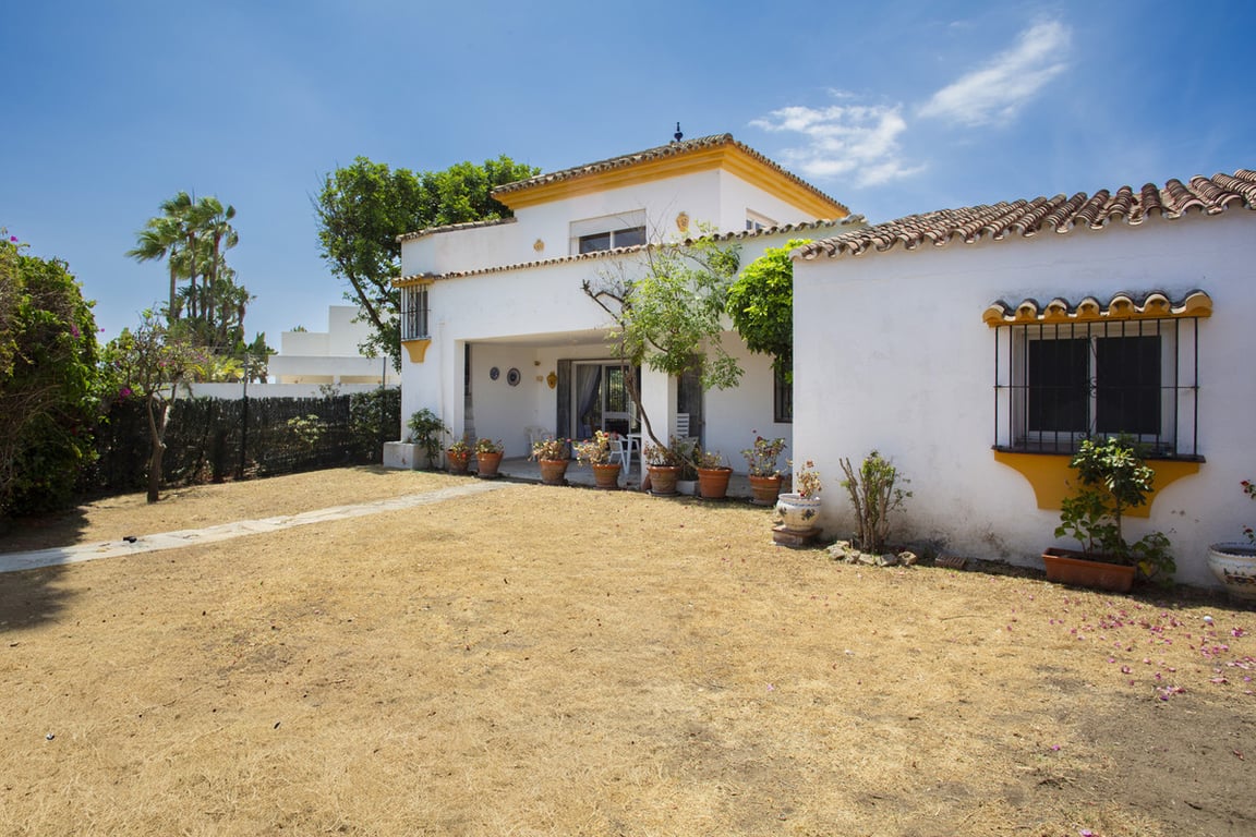 Villa in Guadalmina - Image 2
