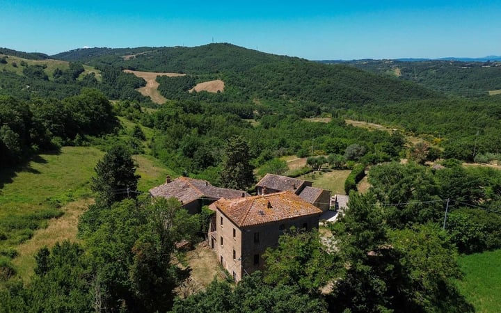 House in Frattaguida - view 1