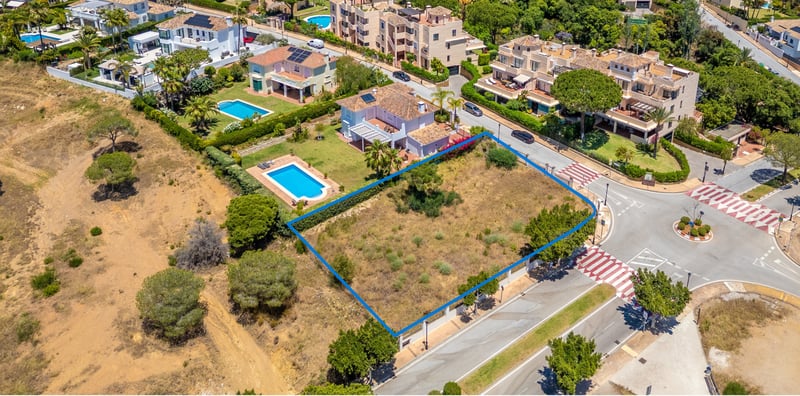 Land in Marbella Del Este - view 1